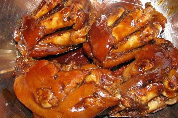 鹵豬蹄的做法及配料