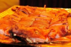 脆皮烤乳豬的正確打開方式你會嗎？