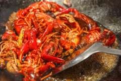川味油鹵小龍蝦的做法
