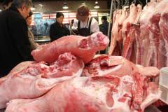 買鹵菜原料我們如何去鑒別病死豬呢