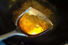 做鹵肉怎么炒糖色？