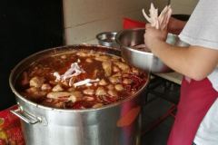 鹵菜要香全靠老湯，老湯像酒越熬越香