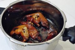 香辣鹵豬蹄做法及配料