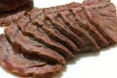 鹵牛肉泛綠光還可以吃嗎？