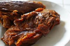 四川鹵豬蹄為什么在上面抹一層蜂蜜