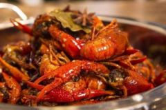 中西香料結(jié)合辣鹵小龍蝦的做法