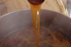 裝鹵水桶為什么不能直接放在地上？