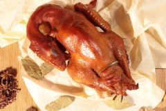 正宗溝幫子熏雞的做法